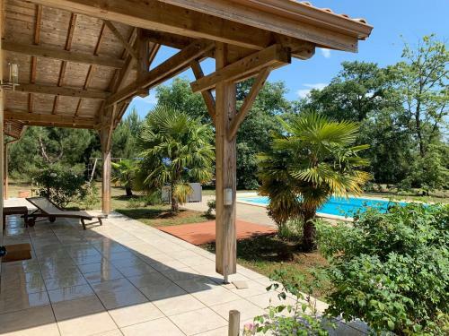Maison Avec Piscine Au C?ur de La For�t