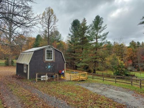 Apartamento Rustic Farm Stay In A Hendersonville Studio!