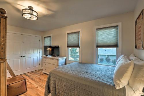 Cozy Hendersonville Home With Deck And Fire Pit!