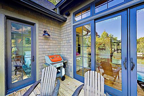 Lakeside Bliss
