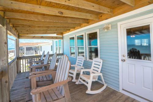 Oceanfront Family Fun Home And Dog Friendly!