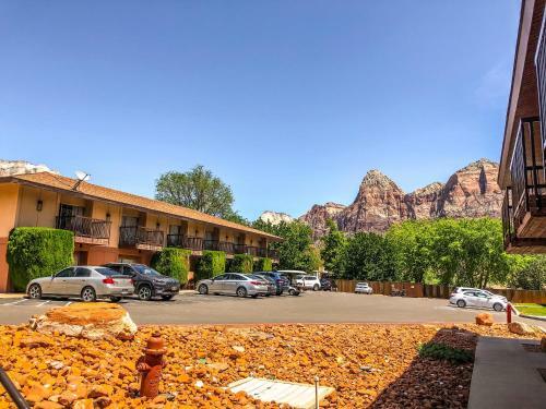 Hotel Bumbleberry Inn