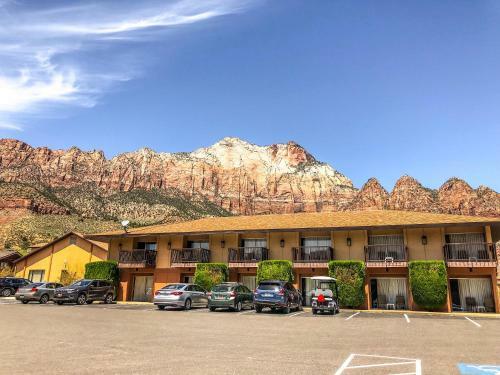 Hotel Bumbleberry Inn