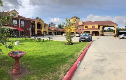 Motel Raintree Inn And Suites