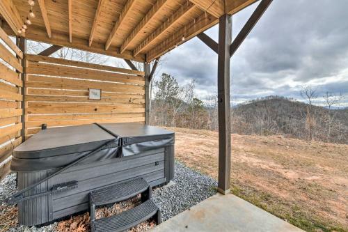 Scenic Hillside Cabin In Sylva With Hot Tub!