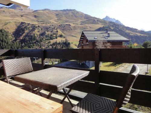 Simplistic Apartment In M�ribel With Mountain Views