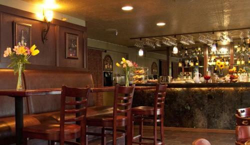 Hotel Silverton Inn & Suites