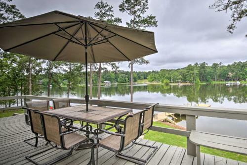 Waterfront Lakehouse With Private Dock And Fire Pit!