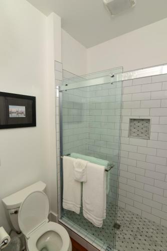 Posada 607 Bay Luxurious Guest Rooms