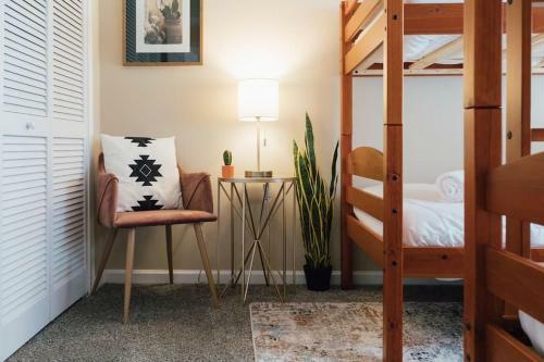 The Bohemian Escape Near Etsu- King Bed!