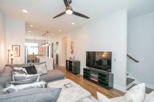 Luxury Townhome Skyline Views Mins To Dt
