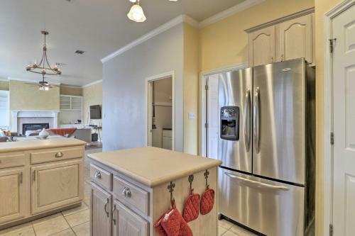Airy Villa With Gas Grill, Deck And Lake Views!