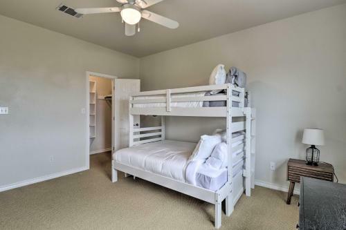Airy Villa With Gas Grill, Deck And Lake Views!