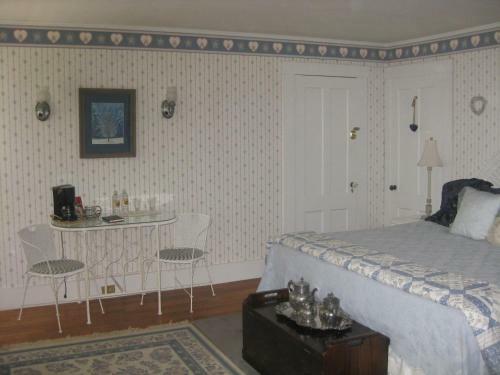 The Bridges Inn At Whitcomb House B&B
