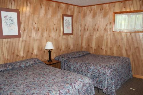 Hotel Flamingo Resort On Lake George