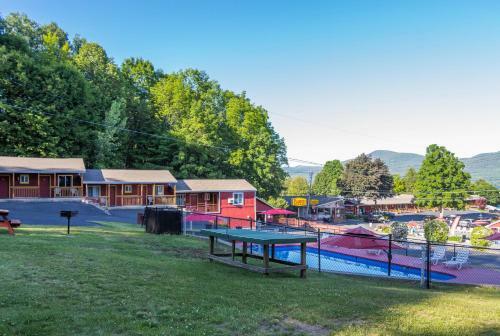 Hotel Flamingo Resort On Lake George