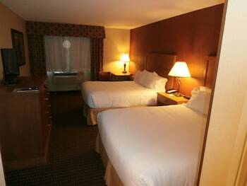 Holiday Inn Express Hotel & Suites Raton
