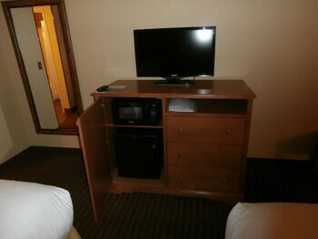 Holiday Inn Express Hotel & Suites Raton