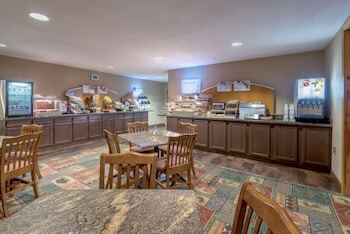 Holiday Inn Express Hotel & Suites Raton