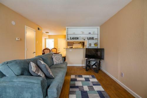 Apartamento King Suite Townhome With Laundry & Patio!