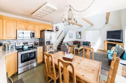 Kat's Kabin - Amazing Views And Accommodations!
