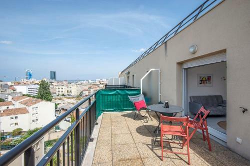 Bright Apartment With Terrace In Marseille