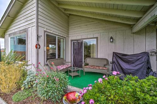 Upscale Home With Indoor Sauna On Sunset Pond!