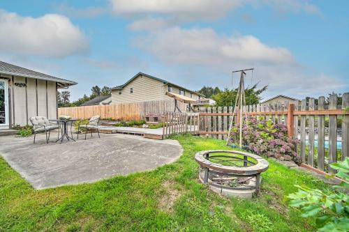 Upscale Home With Indoor Sauna On Sunset Pond!