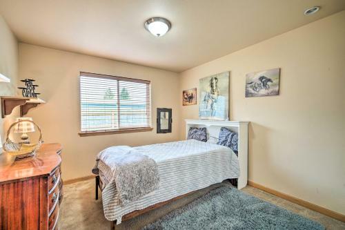Upscale Home With Indoor Sauna On Sunset Pond!