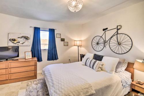 Unique Peddlin Round House With Lake Views!
