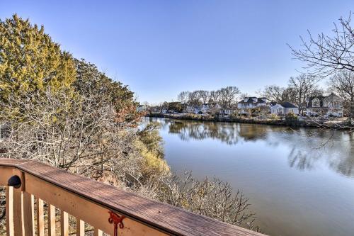 Unique Peddlin Round House With Lake Views!