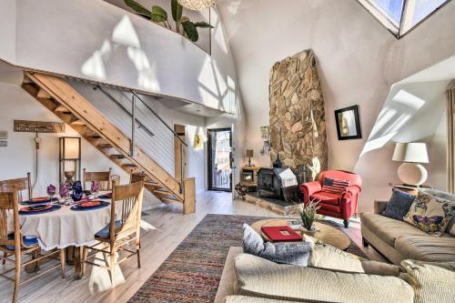 Unique Peddlin Round House With Lake Views!