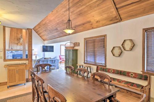 Spacious Snowshoe Cabin With Sunset Mtn Views!