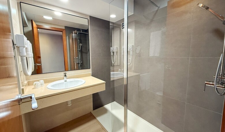 Hotel H Top Jadhe