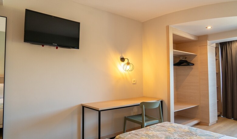 Hotel H Top Jadhe