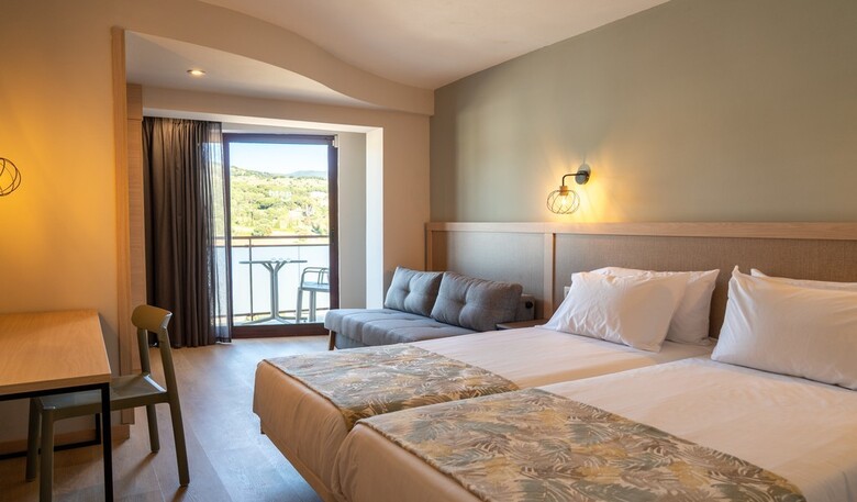 Hotel H Top Jadhe
