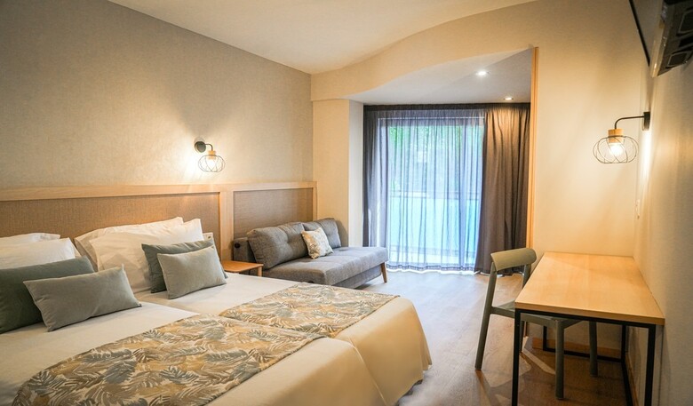 Hotel H Top Jadhe
