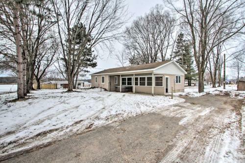 Well-appointed Onalaska Cabin - Walk To Lake!