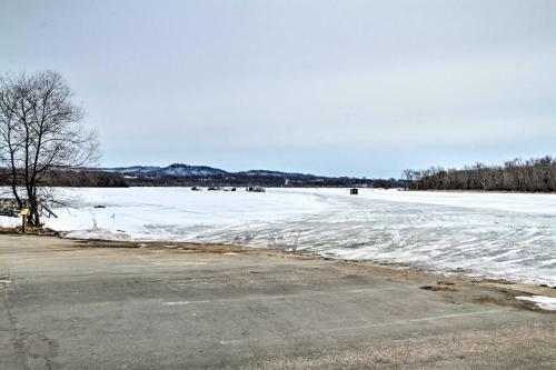 Well-appointed Onalaska Cabin - Walk To Lake!