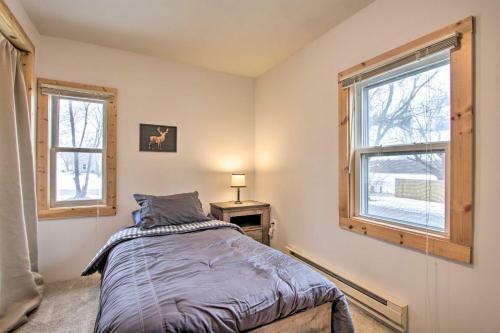 Well-appointed Onalaska Cabin - Walk To Lake!
