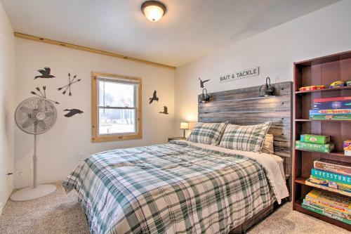 Well-appointed Onalaska Cabin - Walk To Lake!
