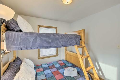 Cozy Oshkosh Home, 4 Blocks To Lake Winnebago