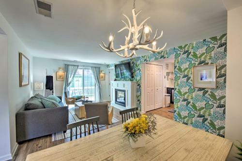 Charming Twin Lakes Hideaway With Private Yard!
