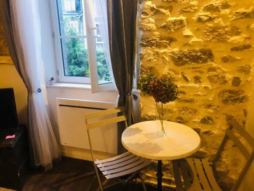 Hostal L?�glantine Studio