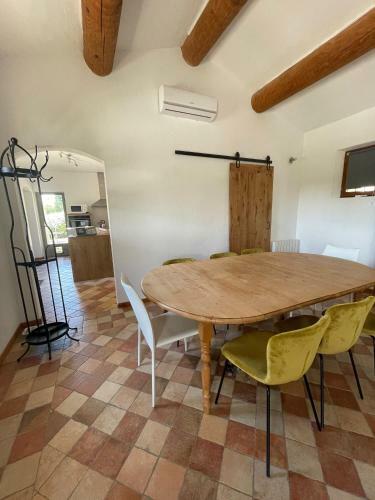 Maison � Flanc de Colline Avec Piscine Eygali�res