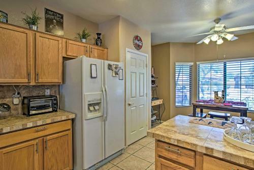 Charming Az Escape With Fire Pit, 1 Mi To Park!