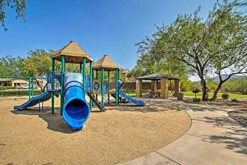 Charming Az Escape With Fire Pit, 1 Mi To Park!