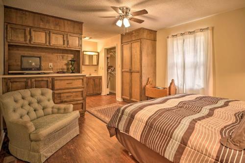 Inviting Apartment With Deck In Smoky Mountains