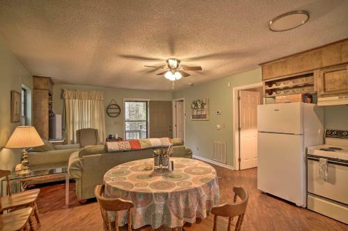 Inviting Apartment With Deck In Smoky Mountains