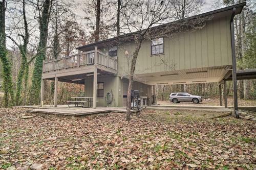 Inviting Apartment With Deck In Smoky Mountains